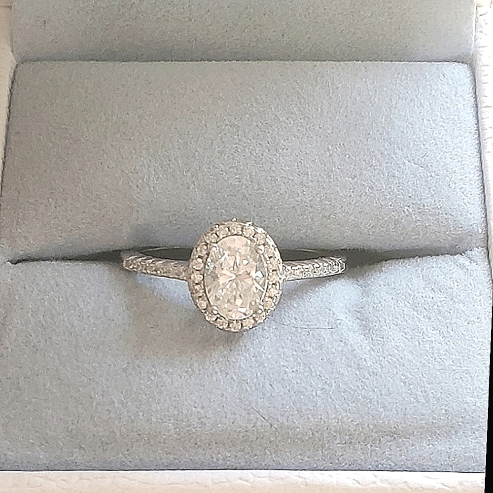 18K 1 Ct Oval Halo Diamond Engagement Ring